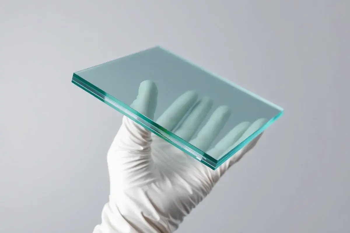 10.8mm acoustic laminate glass for secondary glazing noise reduction Close-up of 10.8mm acoustic laminate glass used for soundproof secondary glazing